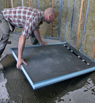 Lattialevy, jossa on kaato märkätilalevy